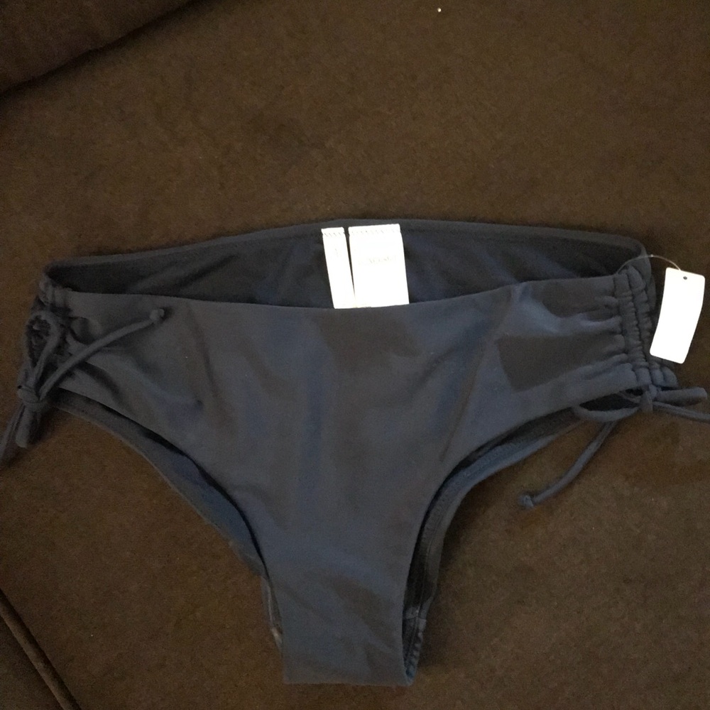 Brand new GAP two piece bathing suit. Size small. - Picture 6 of 7